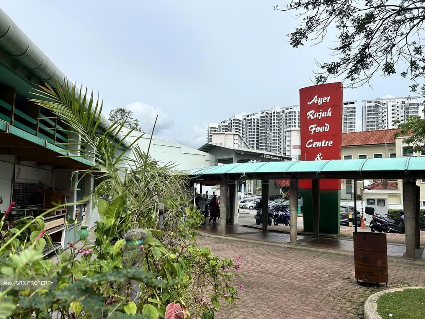 West Coast Drive (D5), Retail #582238701